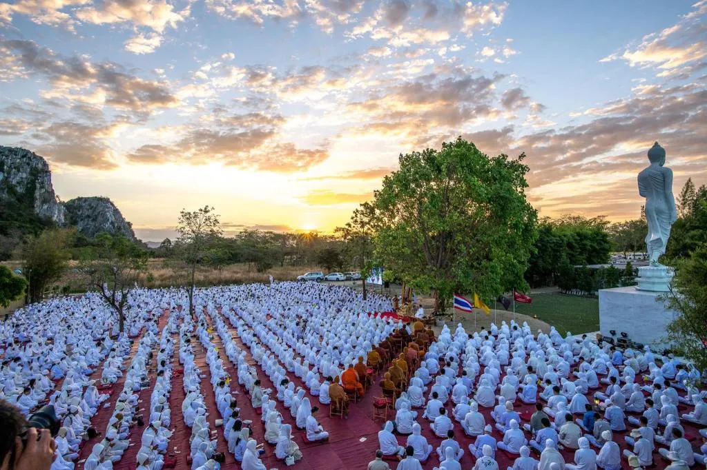 Master Acharavadee with students
